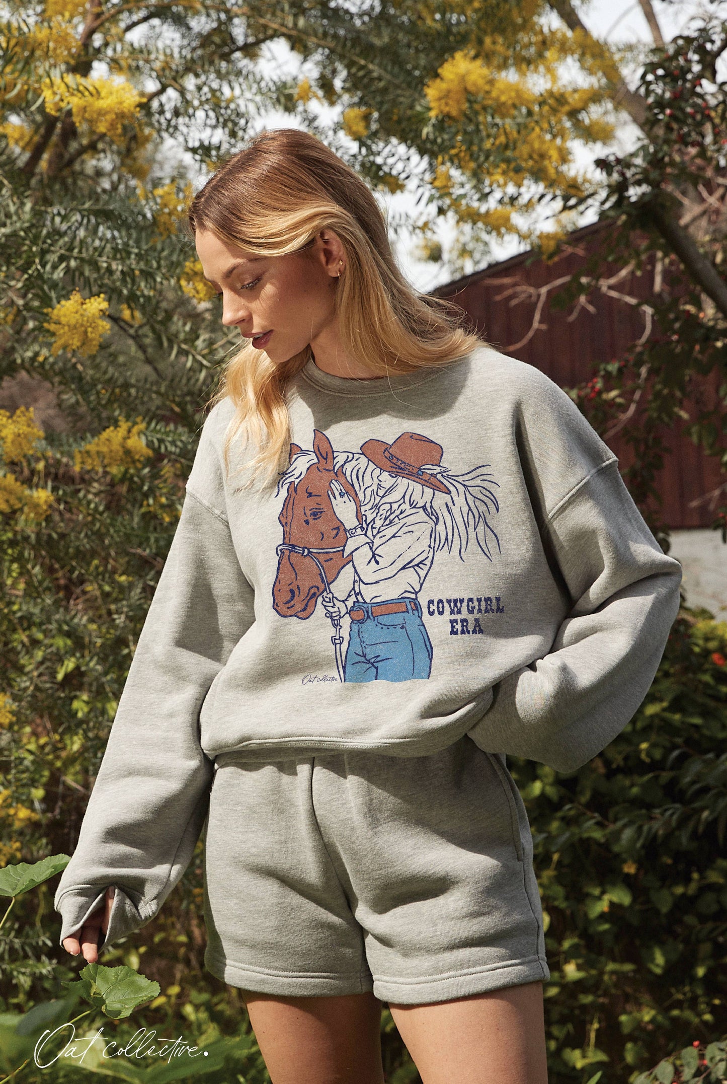 COWGIRL ERA Mid Graphic Sweatshirt