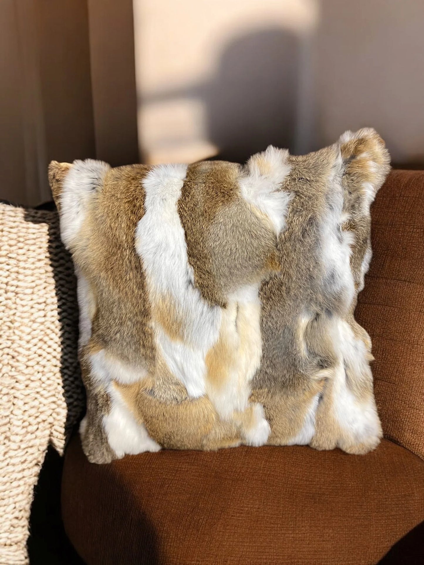 18” Tan & White Pillow