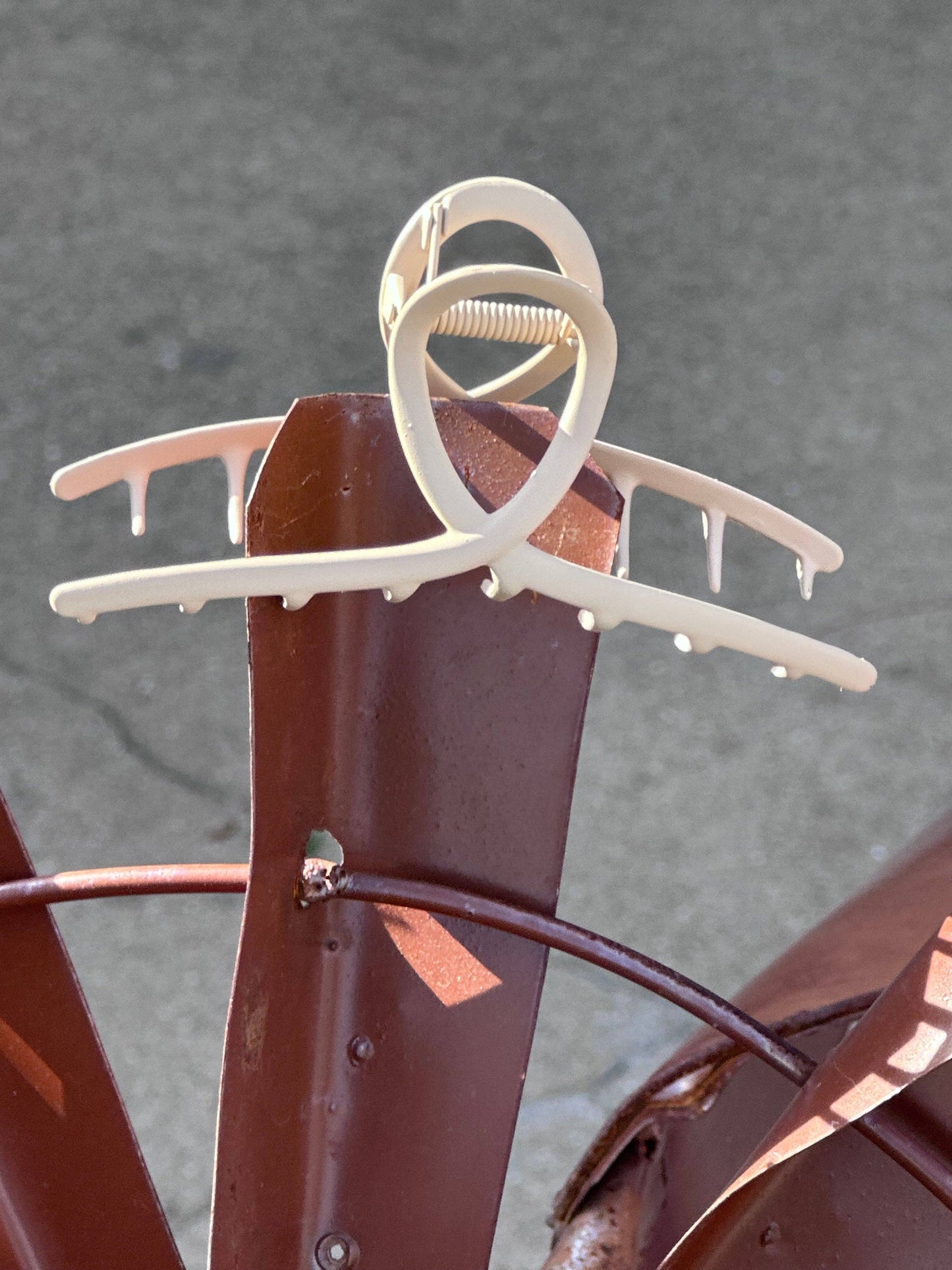 Cream Metal Claw Clip