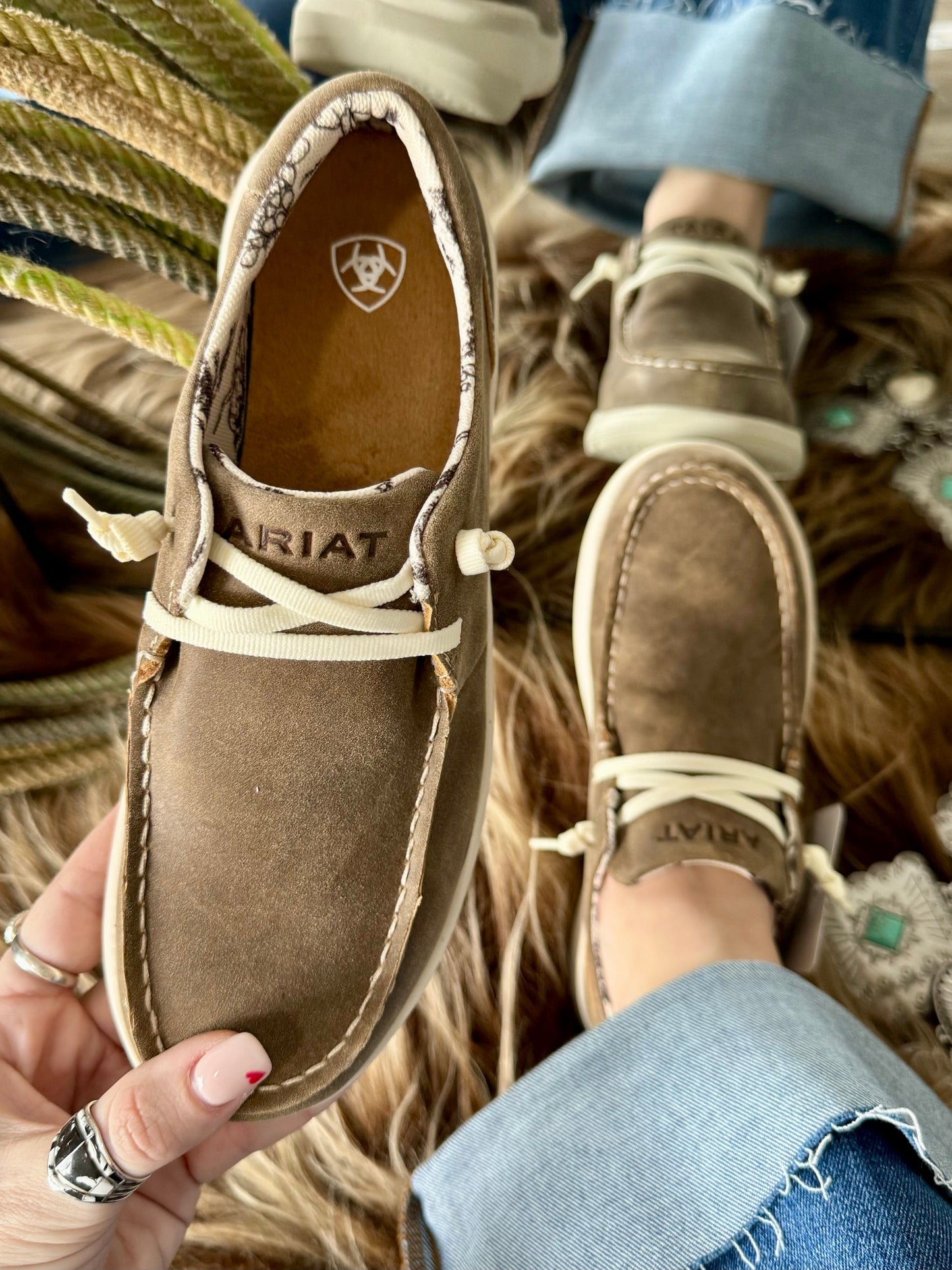 ARIAT Women's Hilo Brown Bombers